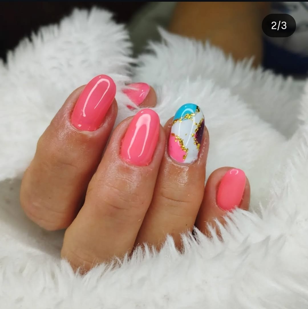 Close do design floral 3D em rosa — verso